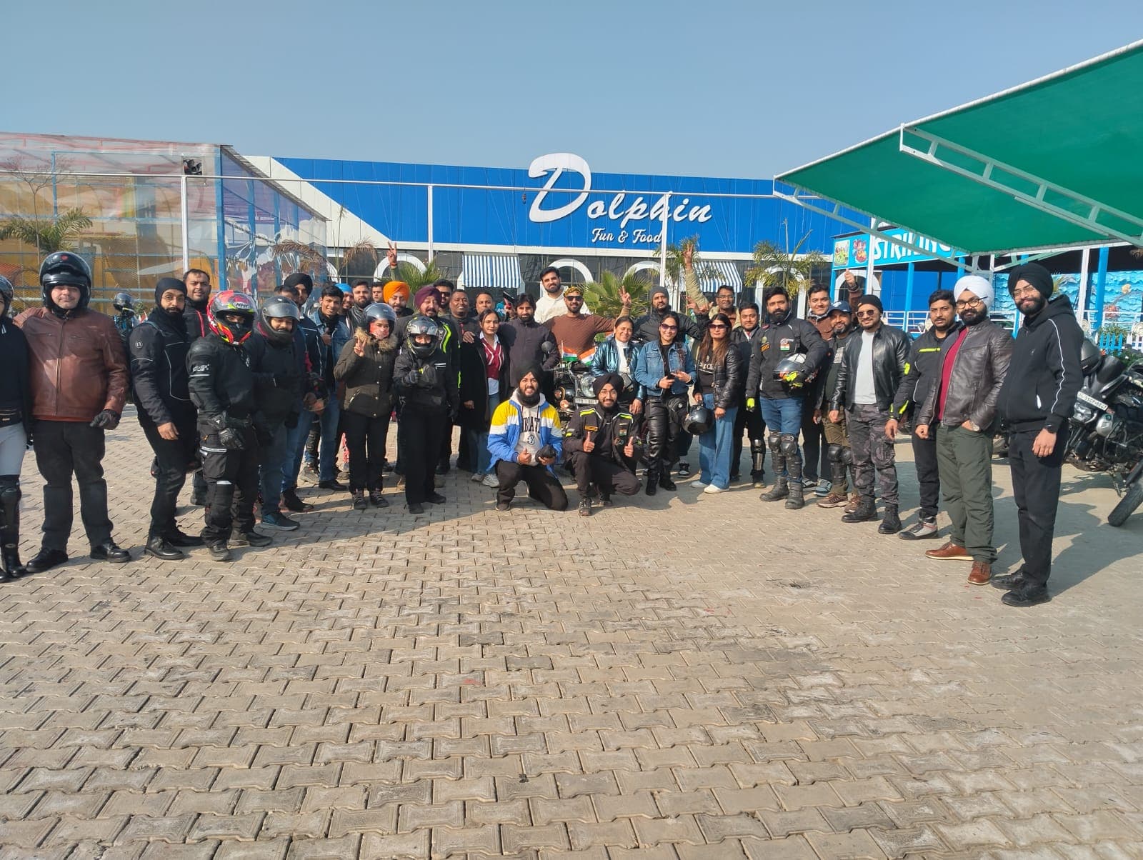 Dolphin Fun & Food interior pic-01.jpg