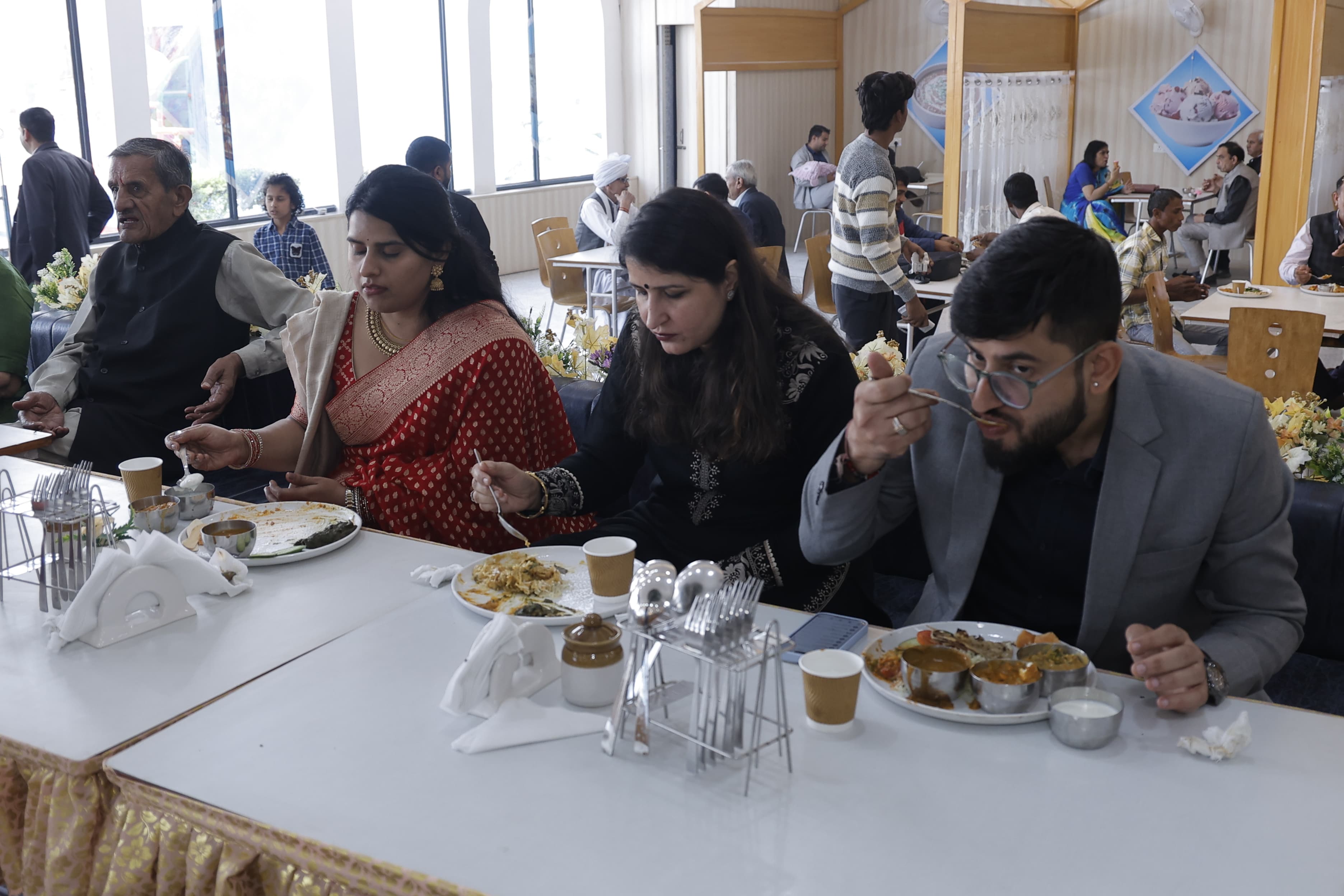 Dolphin Fun & Food interior pic-04.jpg